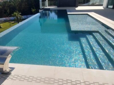 Construção de Piscina pela Savahna Pool
